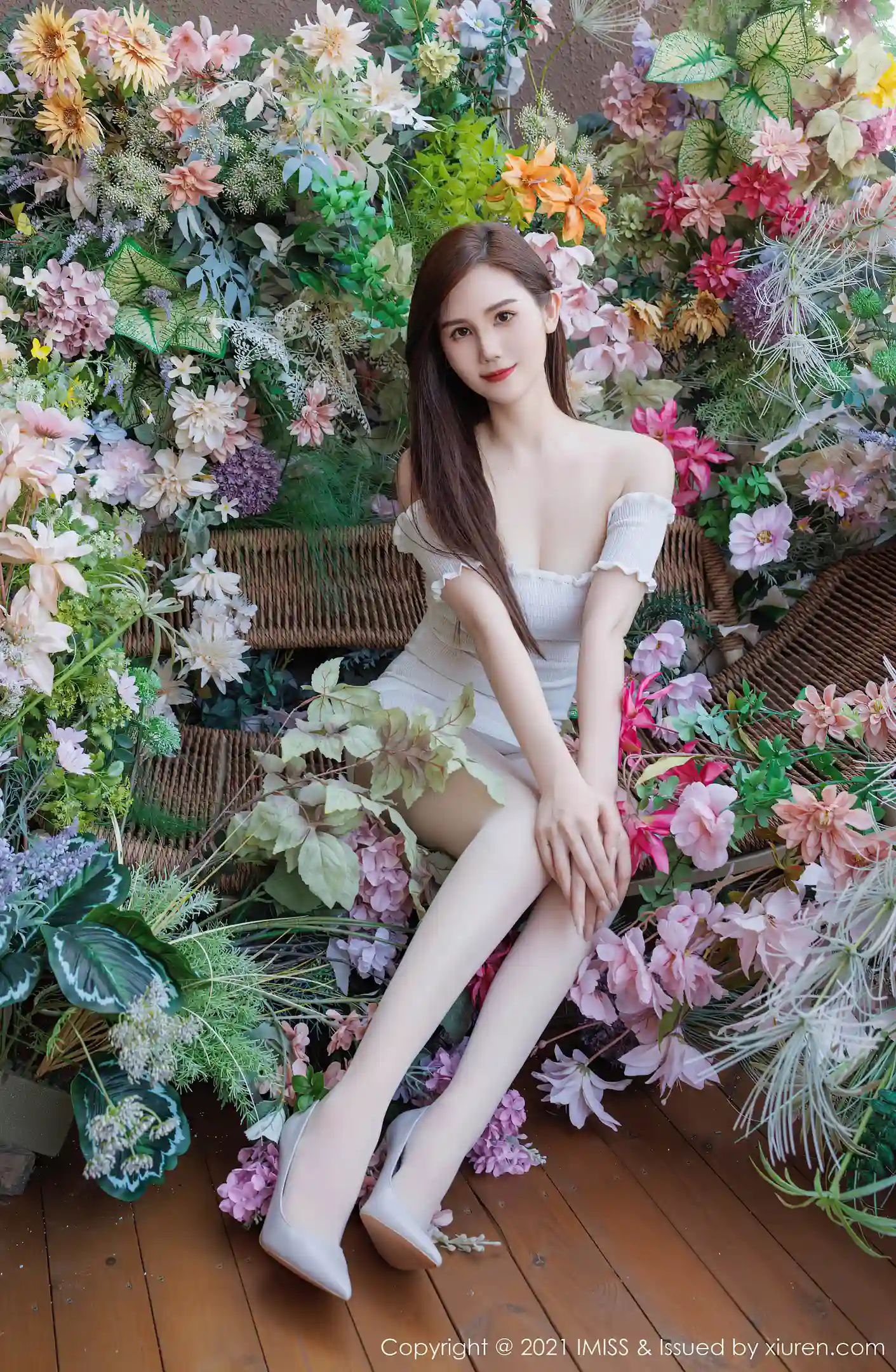 图片[2]-[IMISS爱蜜社]Vol.761 女神SISY思白色露肩连衣裙露紫色蕾丝内衣秀完美身材诱惑写真43P-秀人网官方网站